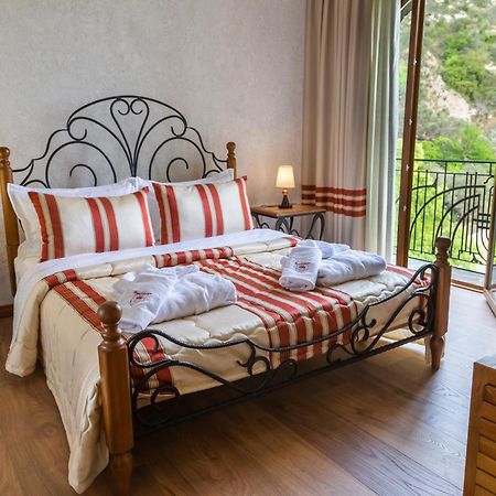 Hotel Restaurant Emblema Petrele Екстериор снимка