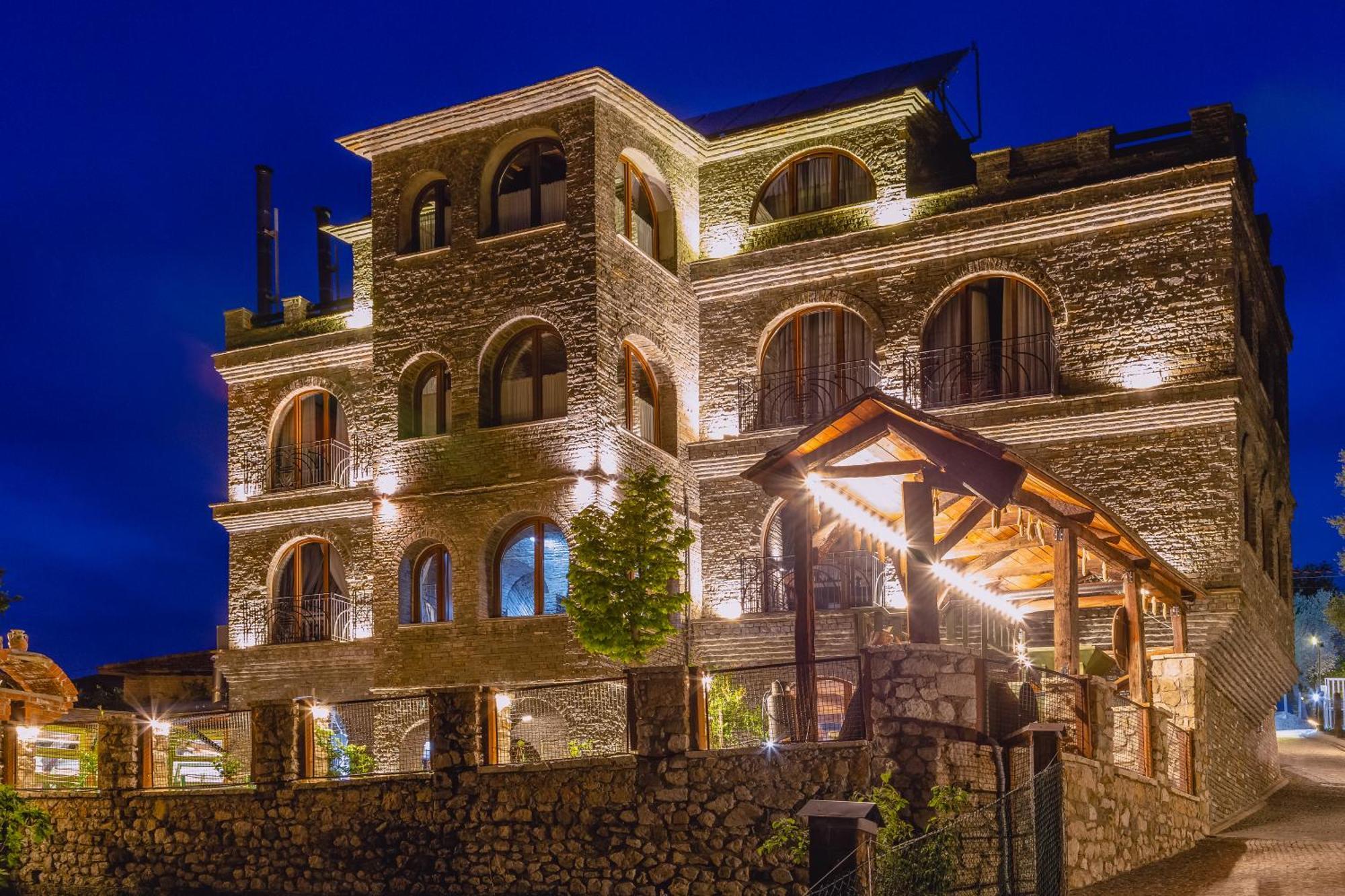 Hotel Restaurant Emblema Petrele Екстериор снимка