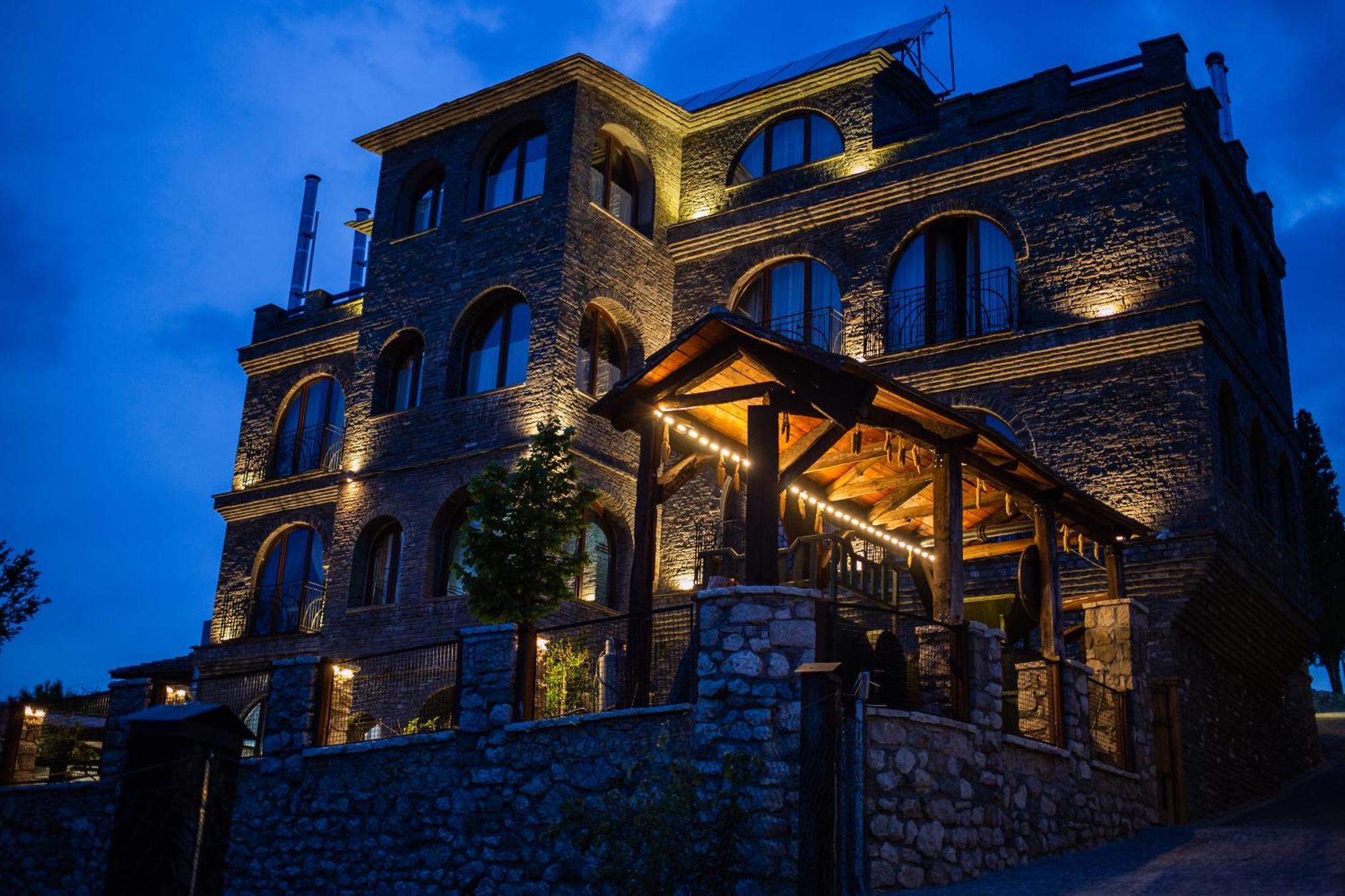 Hotel Restaurant Emblema Petrele Екстериор снимка