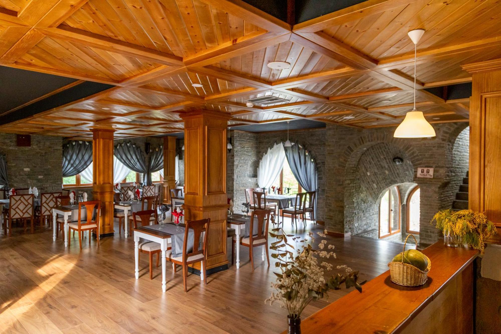 Hotel Restaurant Emblema Petrele Екстериор снимка