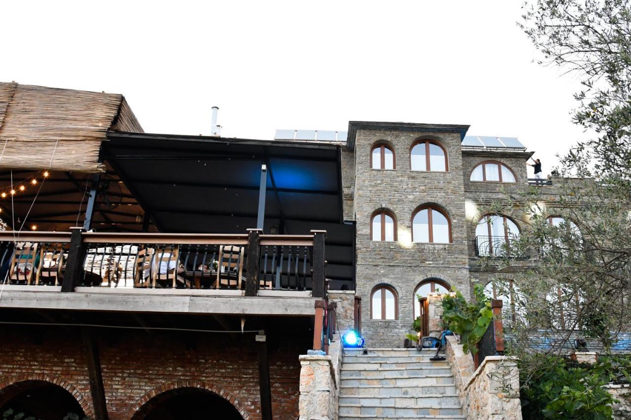 Hotel Restaurant Emblema Petrele Екстериор снимка
