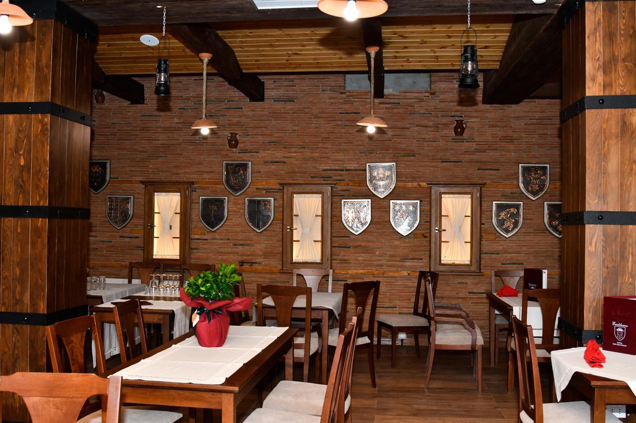 Hotel Restaurant Emblema Petrele Екстериор снимка
