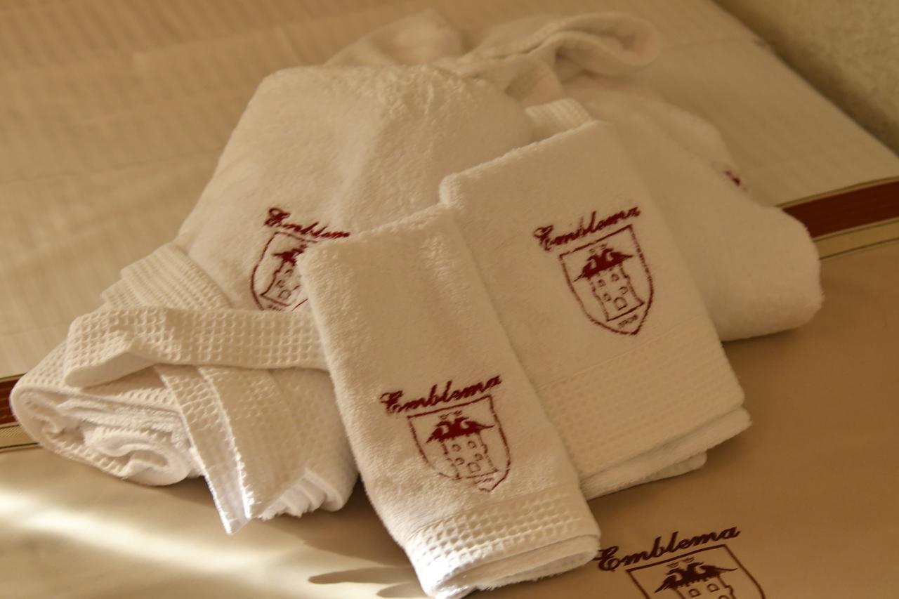 Hotel Restaurant Emblema Petrele Екстериор снимка