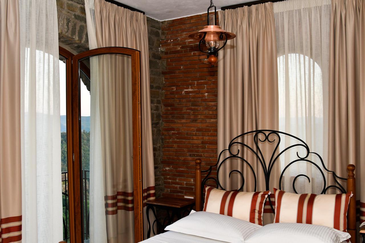 Hotel Restaurant Emblema Petrele Екстериор снимка