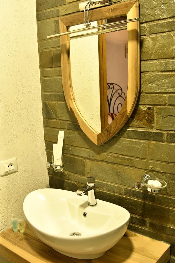 Hotel Restaurant Emblema Petrele Екстериор снимка