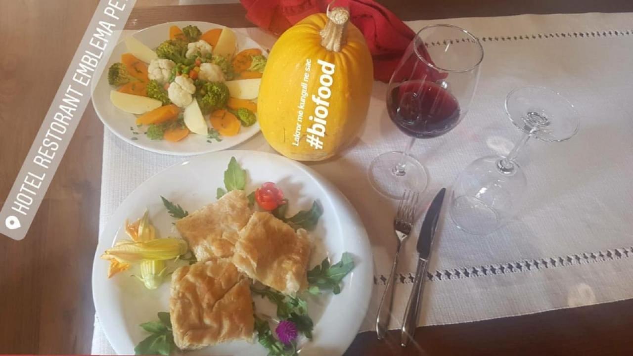 Hotel Restaurant Emblema Petrele Екстериор снимка