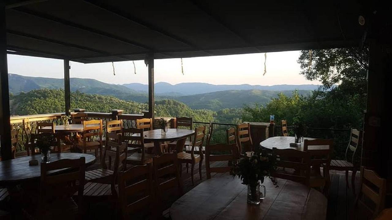 Hotel Restaurant Emblema Petrele Екстериор снимка