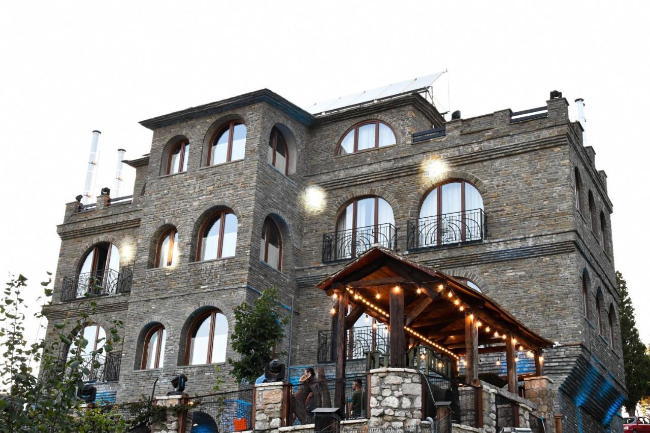 Hotel Restaurant Emblema Petrele Екстериор снимка