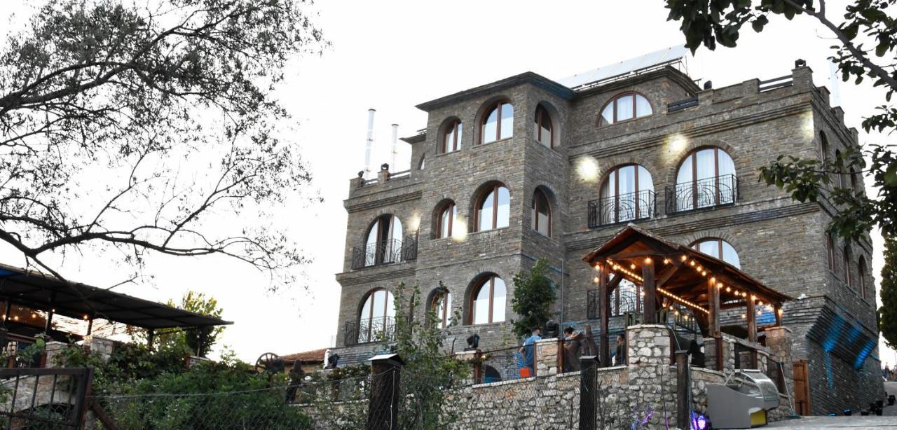 Hotel Restaurant Emblema Petrele Екстериор снимка