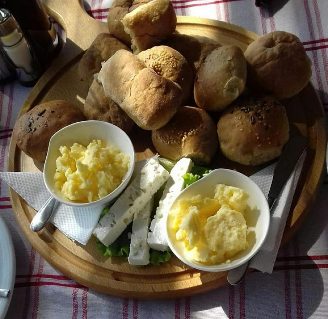 Hotel Restaurant Emblema Petrele Екстериор снимка