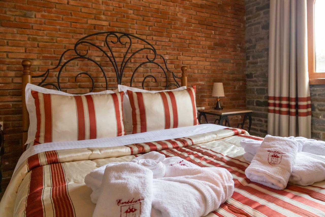 Hotel Restaurant Emblema Petrele Екстериор снимка