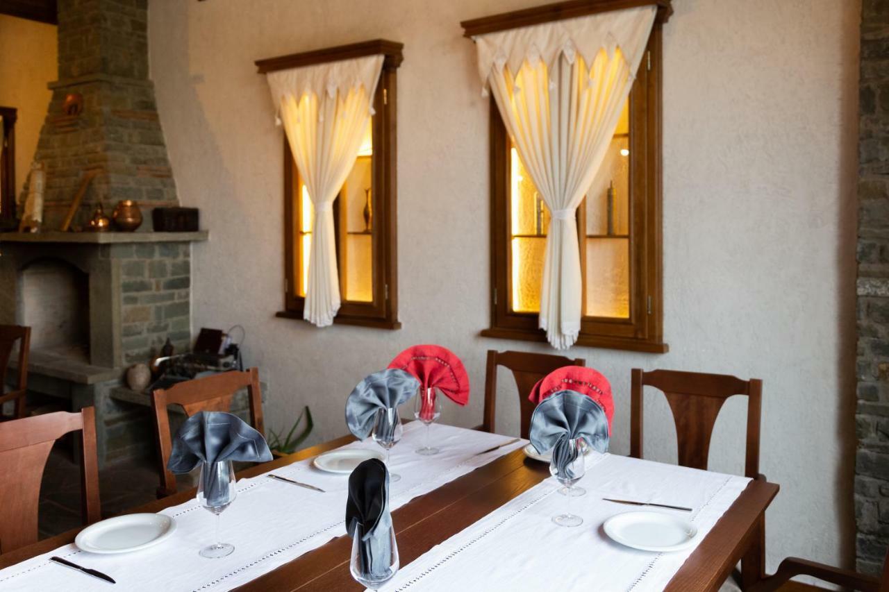 Hotel Restaurant Emblema Petrele Екстериор снимка