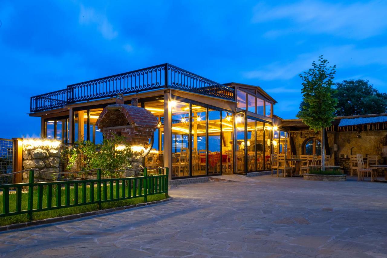 Hotel Restaurant Emblema Petrele Екстериор снимка